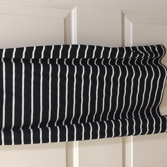 Off Shoulder JC dress - Picture 4 of 7